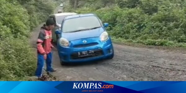 Video Nissan March Gagal Menanjak hingga Terperosok ke Semak-semak